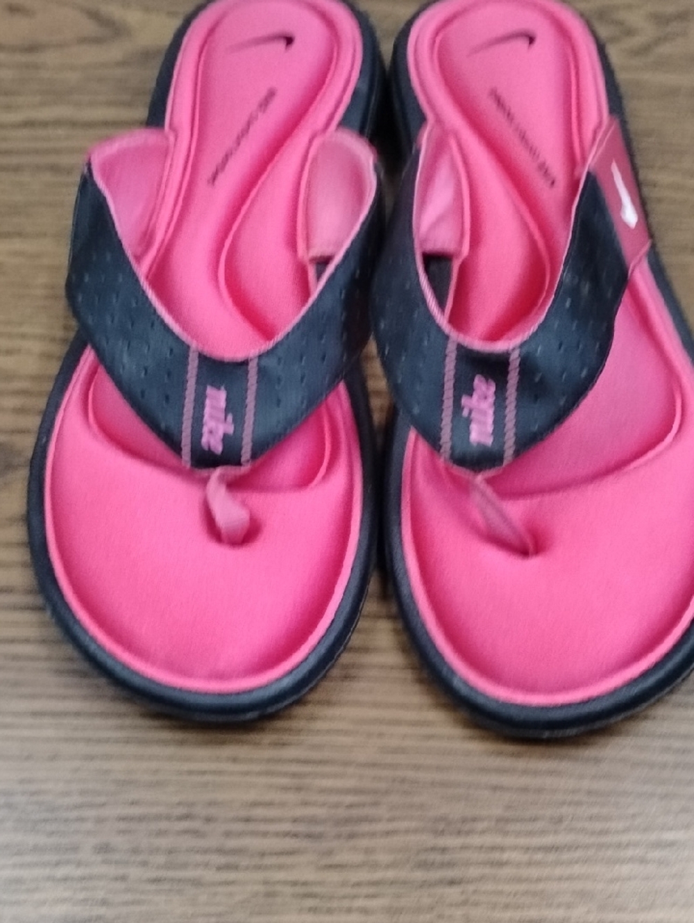 Nike Hot Pink and Black Women's Comfort Footbed Flip Flops, Size 12 - Picture 3 of 9